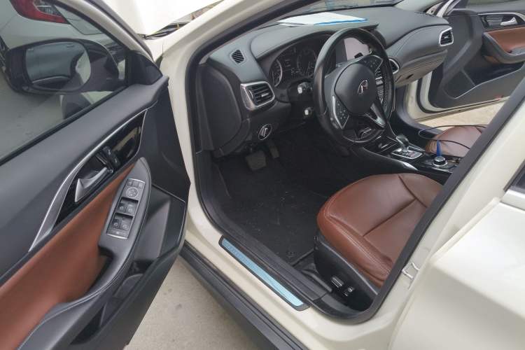 Used Infiniti QX30 2017 1.6T Two-Wheel-Drive Sport Edition Driver Seat