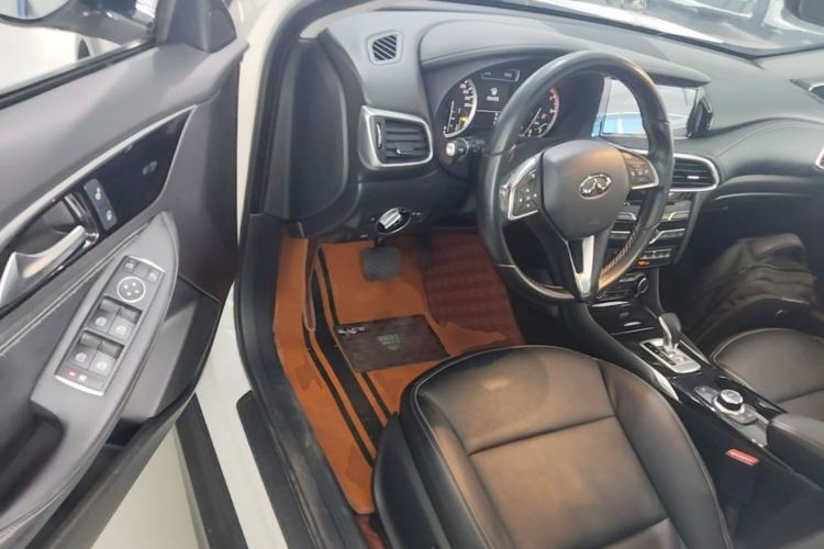 Used Infiniti QX30 2017 2.0T Four-Wheel Drive Fashion Edition Driver Seat