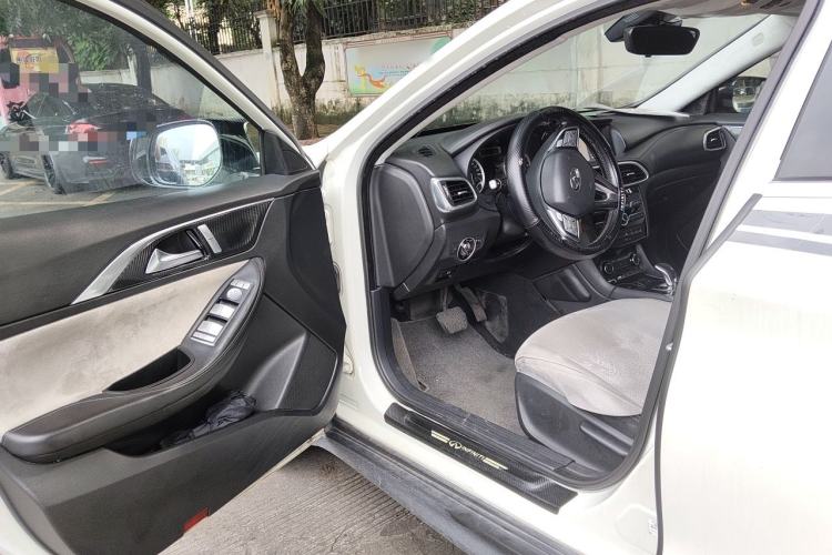Used Infiniti QX30 2017 1.6T Two-Wheel Drive Fashion Edition Driver Seat