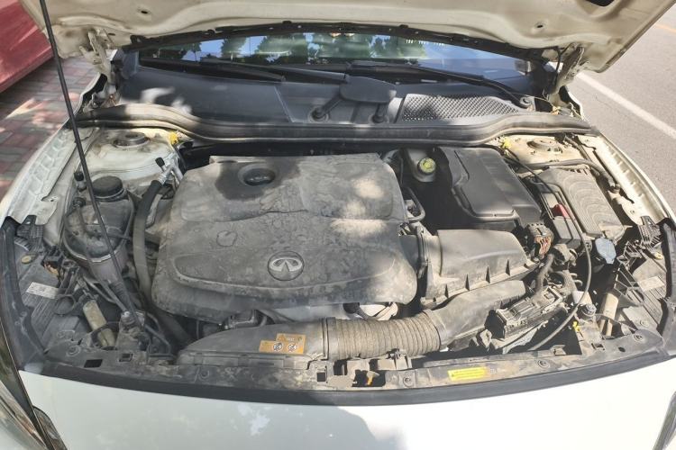 Used Infiniti QX30 2017 2.0T Four-Wheel Drive Fashion Edition Engine Bay