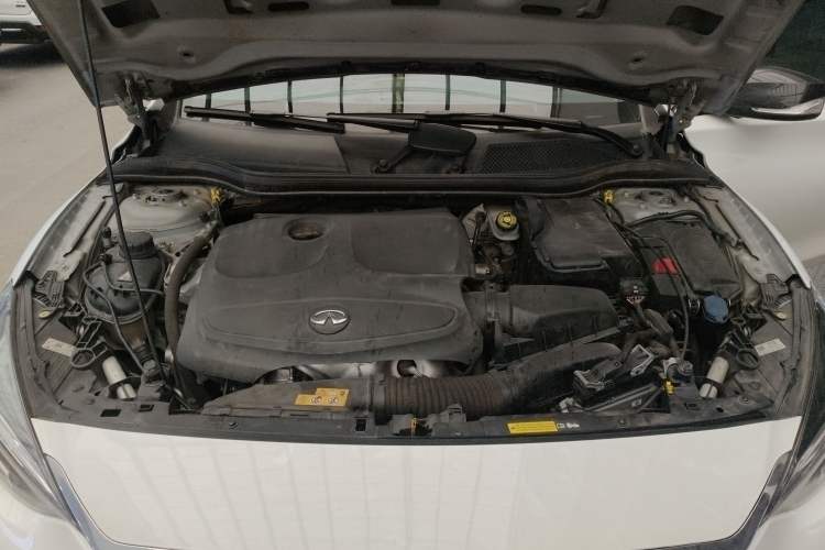 Used Infiniti QX30 2017 2.0T Four-Wheel Drive Sport Edition Engine Bay