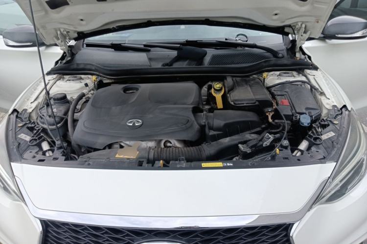 Used Infiniti QX30 2017 2.0T Four-Wheel Drive Fashion Edition Engine Bay