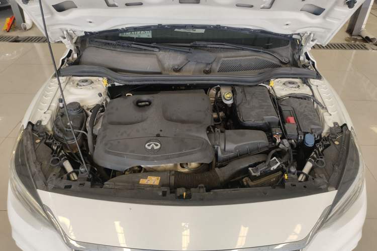 Used Infiniti QX30 2017 1.6T Two-Wheel-Drive Sport Edition Engine Bay