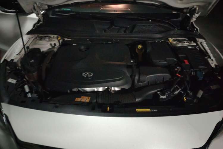 Used Infiniti QX30 2017 2.0T Four-Wheel Drive Fashion Edition Engine Bay