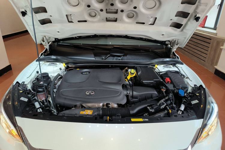 Used Infiniti QX30 2017 2.0T Four-Wheel Drive Fashion Edition Engine Bay