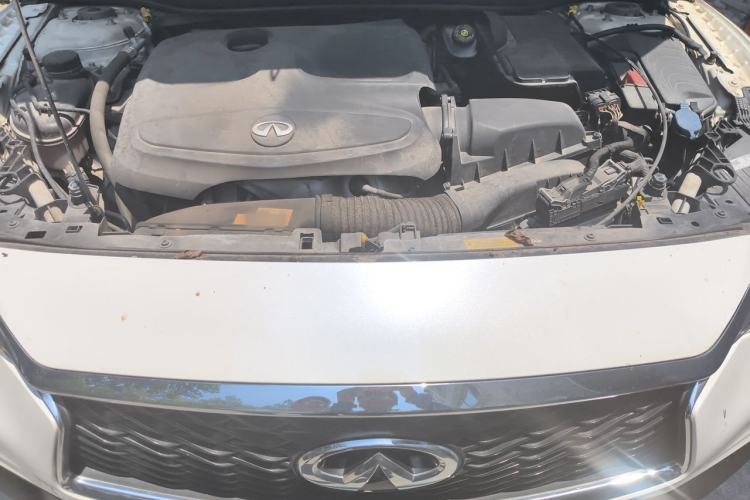Used Infiniti QX30 2017 2.0T Four-Wheel Drive Sport Edition Engine Bay
