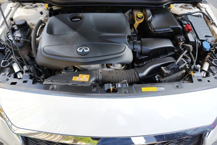 Used Infiniti QX30 2017 2.0T Four-Wheel Drive Fashion Edition Engine Bay