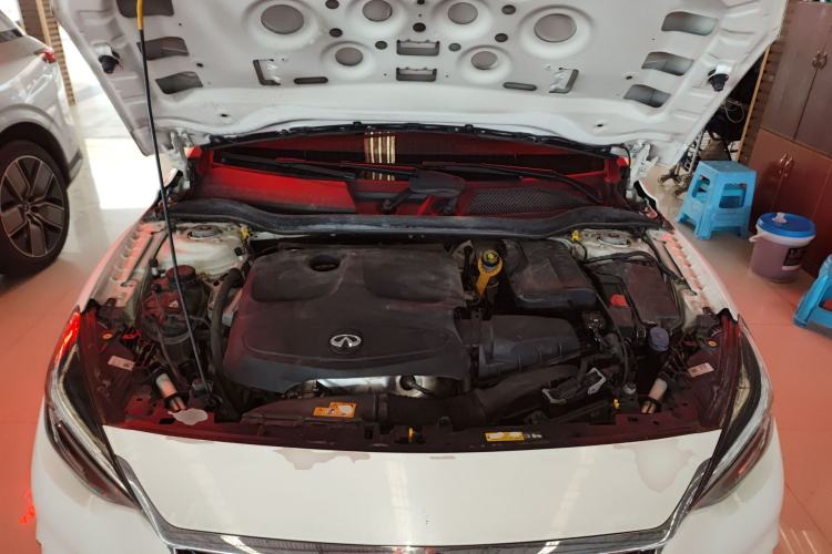 Used Infiniti QX30 2017 1.6T Two-Wheel-Drive Sport Edition Engine Bay