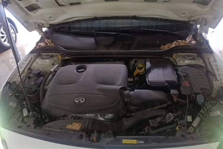 Used Infiniti QX30 2017 1.6T Two-Wheel-Drive Sport Edition Engine Bay