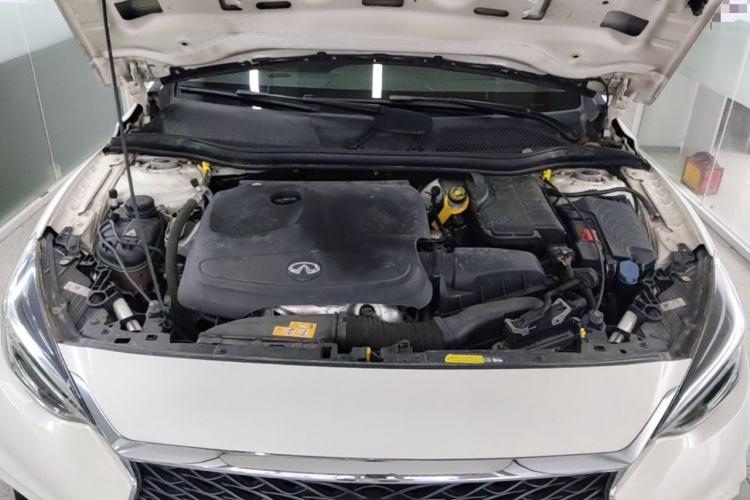 Used Infiniti QX30 2017 1.6T Two-Wheel-Drive Sport Edition Engine Bay