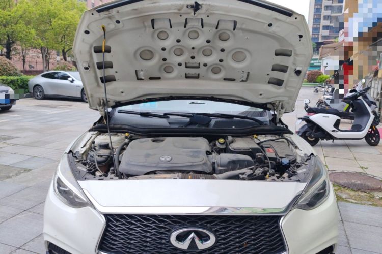 Used Infiniti QX30 2017 2.0T Four-Wheel Drive Sport Edition Engine Bay