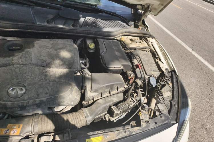 Used Infiniti QX30 2017 2.0T Four-Wheel Drive Fashion Edition Engine Bay Left