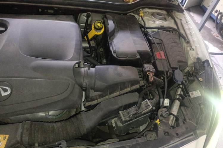 Used Infiniti QX30 2017 1.6T Two-Wheel-Drive Sport Edition Engine Bay Left