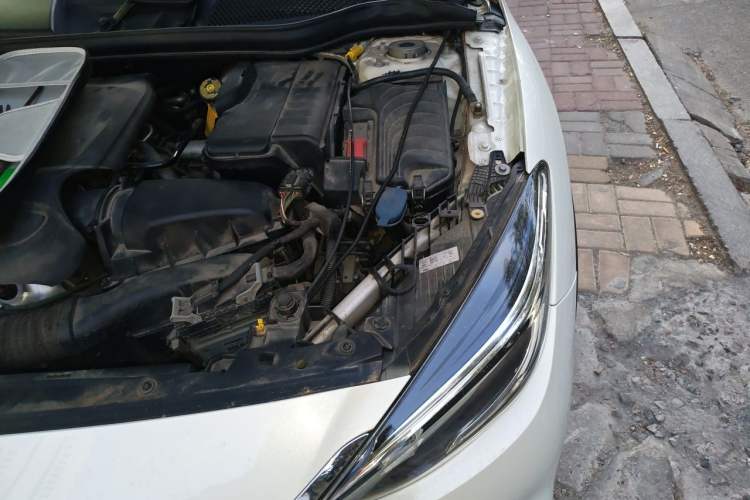 Used Infiniti QX30 2017 1.6T Two-Wheel Drive Fashion Edition Engine Bay Left