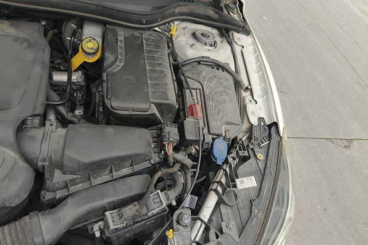 Used Infiniti QX30 2017 1.6T Two-Wheel-Drive Sport Edition Engine Bay Left