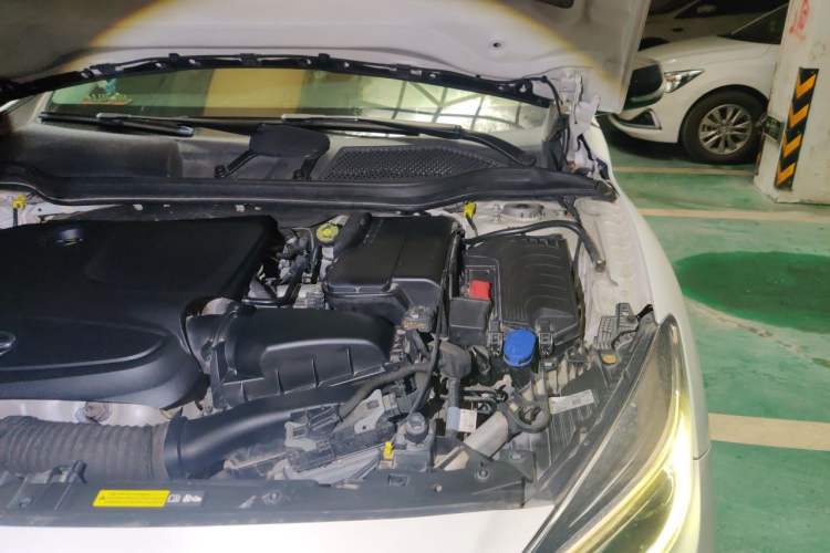 Used Infiniti QX30 2017 2.0T Four-Wheel Drive Sport Edition Engine Bay Left