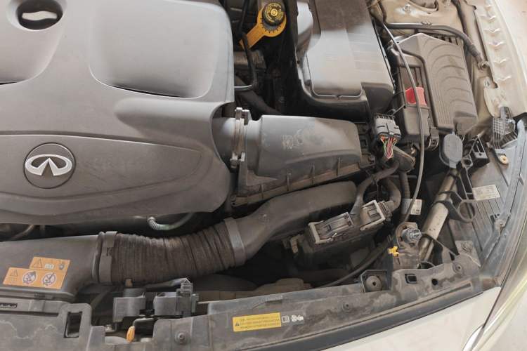 Used Infiniti QX30 2017 1.6T Two-Wheel-Drive Sport Edition Engine Bay Left