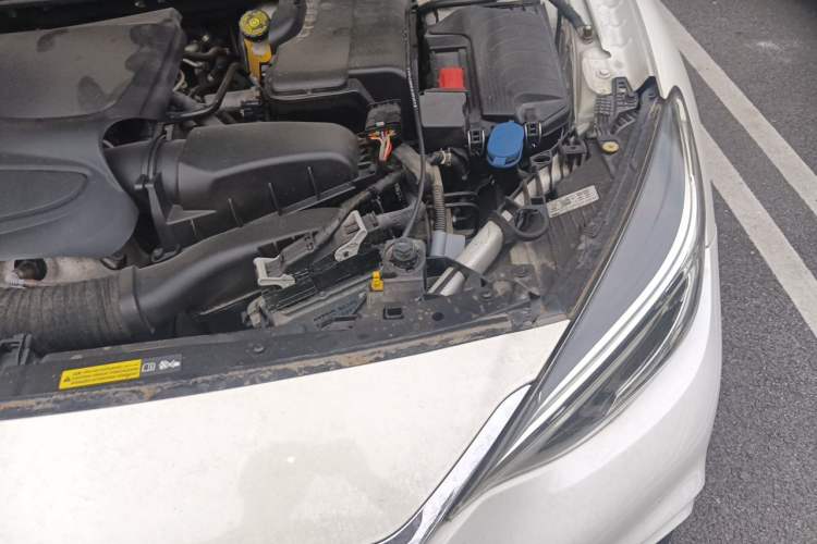 Used Infiniti QX30 2017 2.0T Four-Wheel Drive Sport Edition Engine Bay Left