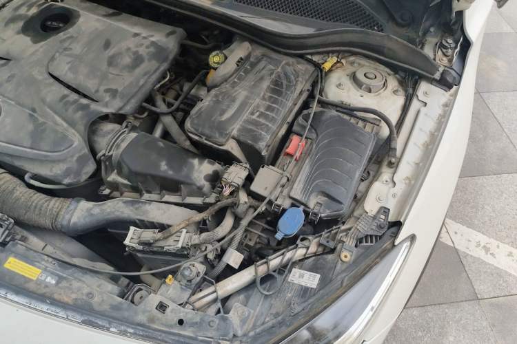 Used Infiniti QX30 2017 1.6T Two-Wheel-Drive Sport Edition Engine Bay Left
