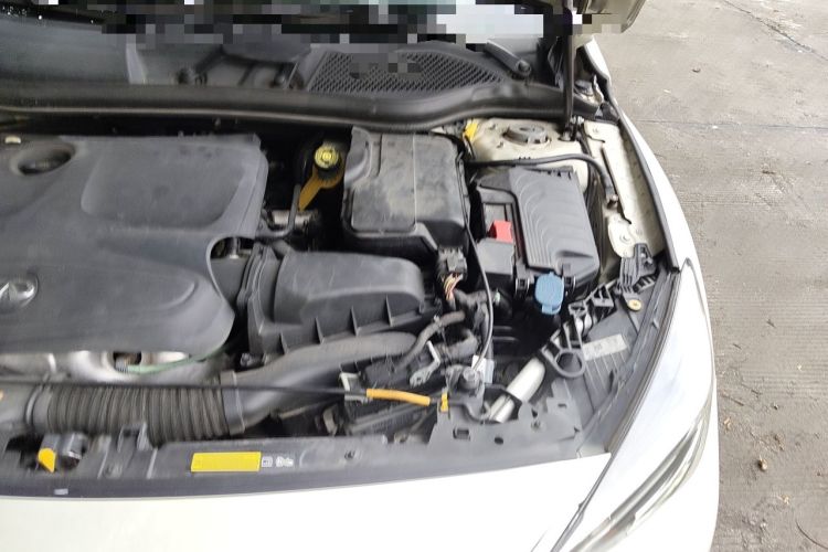 Used Infiniti QX30 2017 1.6T Two-Wheel Drive Fashion Edition Engine Bay Left