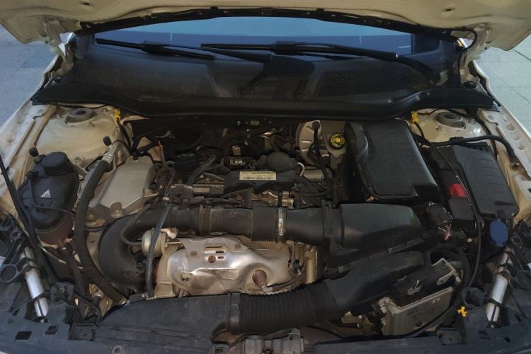 Used Infiniti QX30 2017 2.0T Four-Wheel Drive Sport Edition Engine Bay