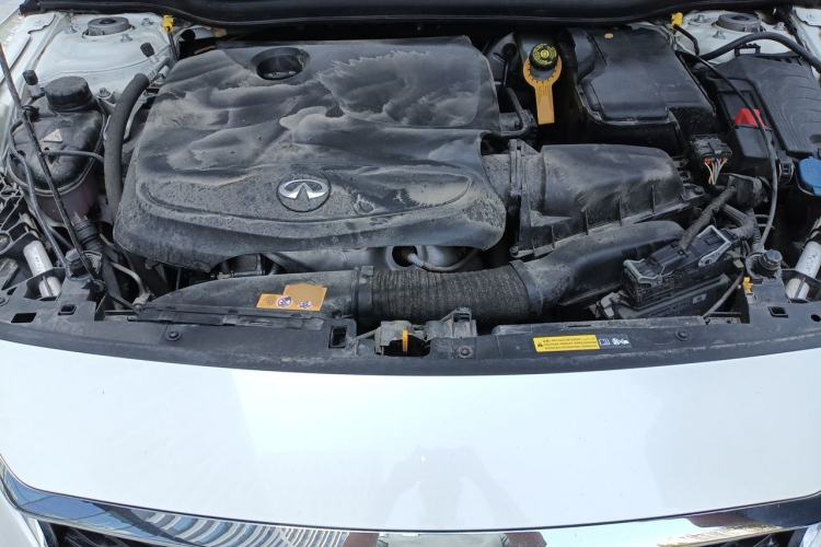 Used Infiniti QX30 2017 2.0T Four-Wheel Drive Fashion Edition Engine Bay