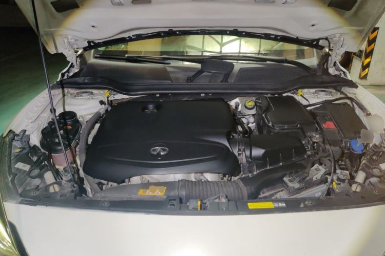 Used Infiniti QX30 2017 2.0T Four-Wheel Drive Sport Edition Engine Bay