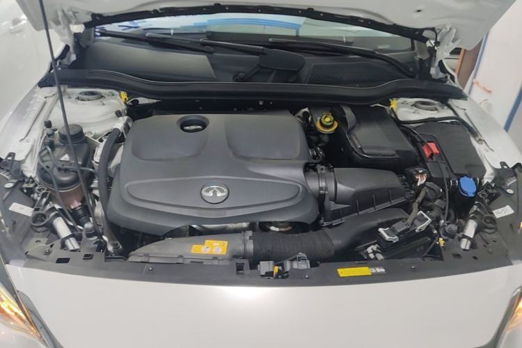 Used Infiniti QX30 2017 2.0T Four-Wheel Drive Fashion Edition Engine Bay