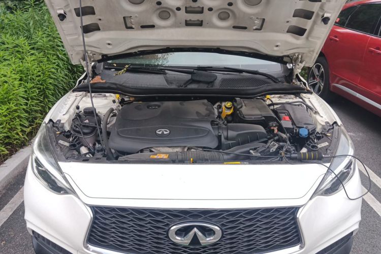 Used Infiniti QX30 2017 2.0T Four-Wheel Drive Sport Edition Engine Bay