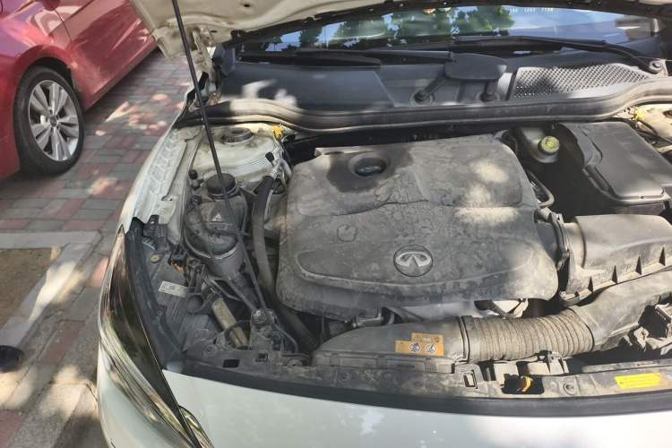 Used Infiniti QX30 2017 2.0T Four-Wheel Drive Fashion Edition Engine Bay Right
