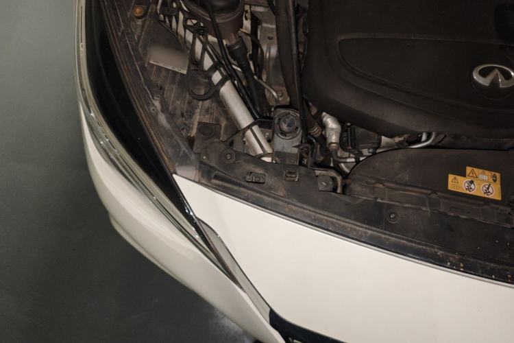 Used Infiniti QX30 2017 1.6T Two-Wheel-Drive Sport Edition Engine Bay Right