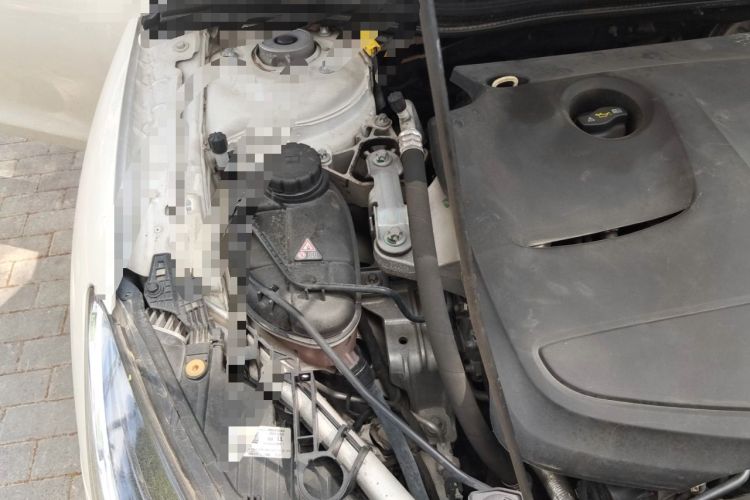 Used Infiniti QX30 2017 1.6T Two-Wheel-Drive Sport Edition Engine Bay Right