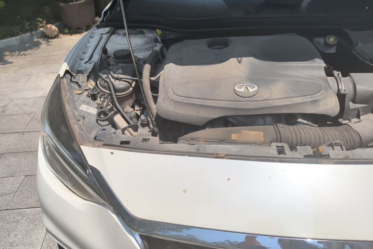 Used Infiniti QX30 2017 2.0T Four-Wheel Drive Sport Edition Engine Bay Right