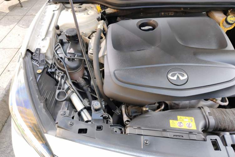 Used Infiniti QX30 2017 2.0T Four-Wheel Drive Fashion Edition Engine Bay Right