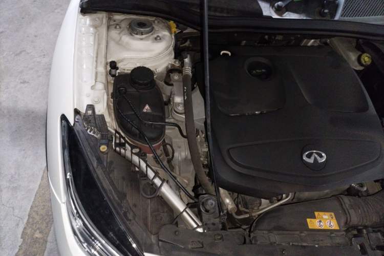 Used Infiniti QX30 2017 1.6T Two-Wheel-Drive Sport Edition Engine Bay Right