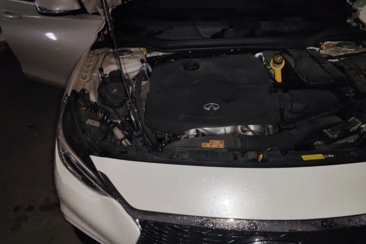 Used Infiniti QX30 2017 1.6T Two-Wheel-Drive Sport Edition Engine Bay Right