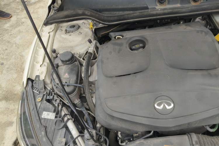 Used Infiniti QX30 2017 1.6T Two-Wheel-Drive Sport Edition Engine Bay Right