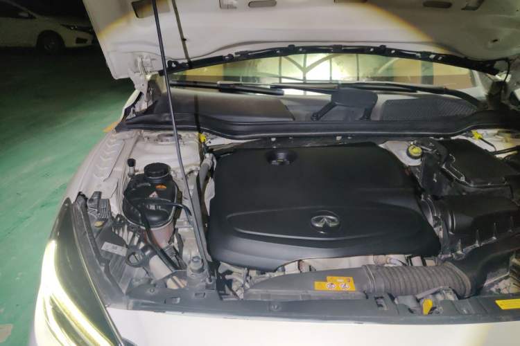 Used Infiniti QX30 2017 2.0T Four-Wheel Drive Sport Edition Engine Bay Right