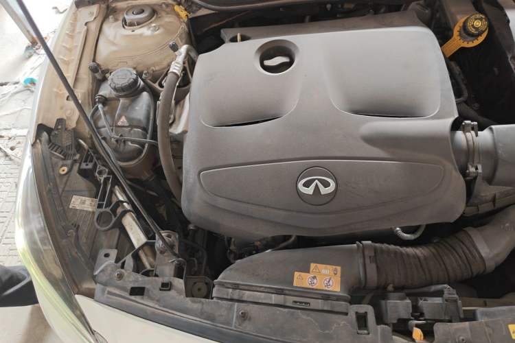 Used Infiniti QX30 2017 1.6T Two-Wheel-Drive Sport Edition Engine Bay Right