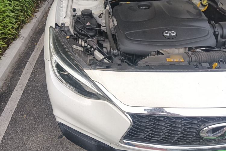 Used Infiniti QX30 2017 2.0T Four-Wheel Drive Sport Edition Engine Bay Right