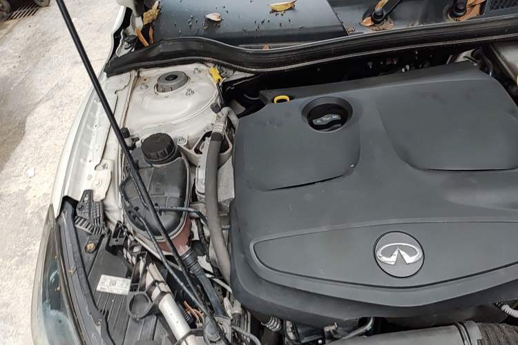Used Infiniti QX30 2017 2.0T Four-Wheel Drive Fashion Edition Engine Bay Right