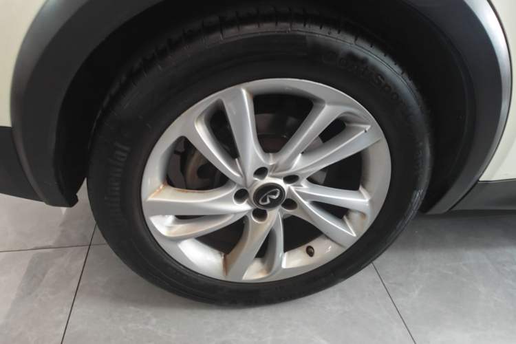 Used Infiniti QX30 2017 1.6T Two-Wheel Drive Fashion Edition Exterior 3