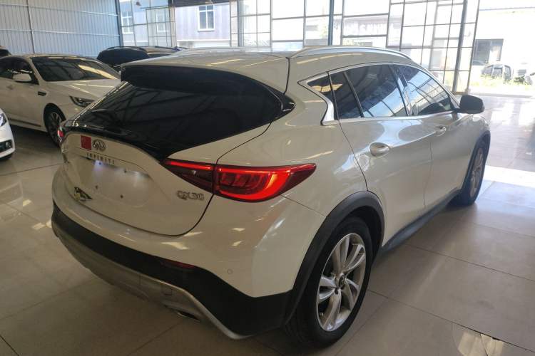 Used Infiniti QX30 2017 1.6T Two-Wheel-Drive Sport Edition Exterior 5