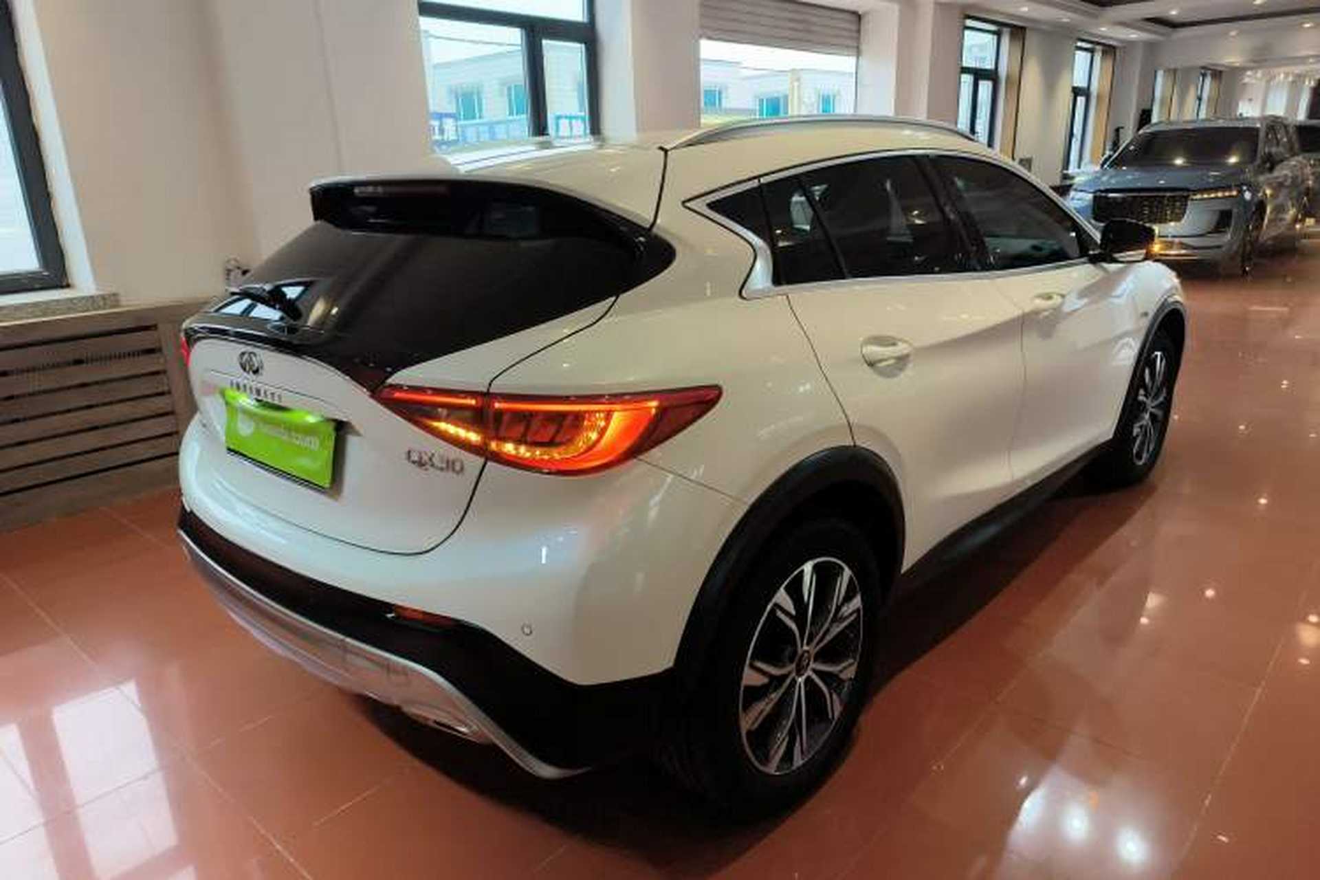 Used Infiniti QX30 2017 2.0T Four-Wheel Drive Fashion Edition Exterior 5
