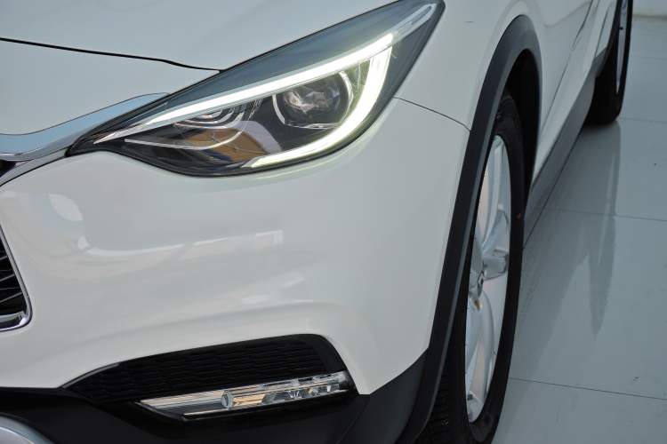 Used Infiniti QX30 2017 1.6T Two-Wheel-Drive Sport Edition Exterior 7