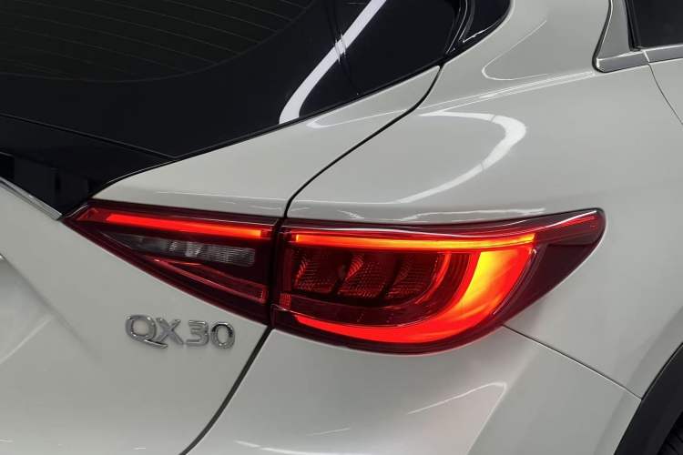 Used Infiniti QX30 2017 2.0T Four-Wheel Drive Fashion Edition Exterior 7