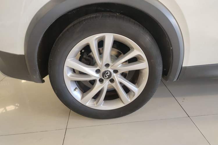 Used Infiniti QX30 2017 1.6T Two-Wheel-Drive Sport Edition Exterior 8