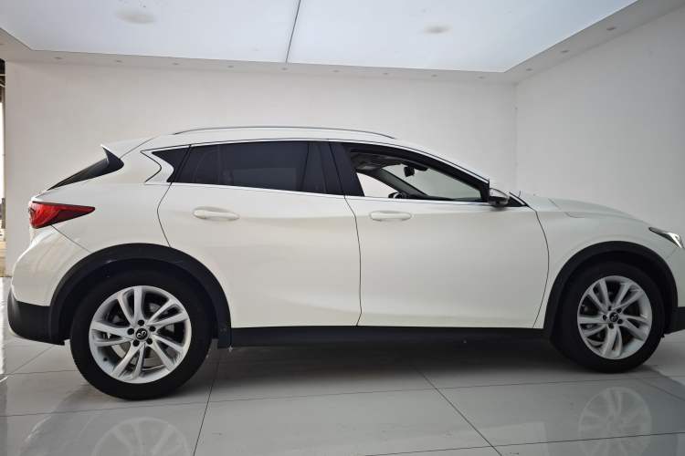 Used Infiniti QX30 2017 1.6T Two-Wheel-Drive Sport Edition Exterior 8