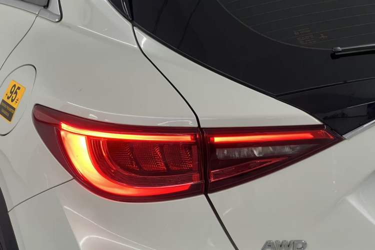 Used Infiniti QX30 2017 2.0T Four-Wheel Drive Fashion Edition Exterior 8
