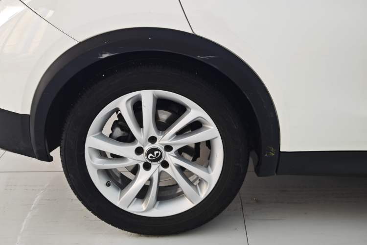 Used Infiniti QX30 2017 1.6T Two-Wheel-Drive Sport Edition Exterior 9